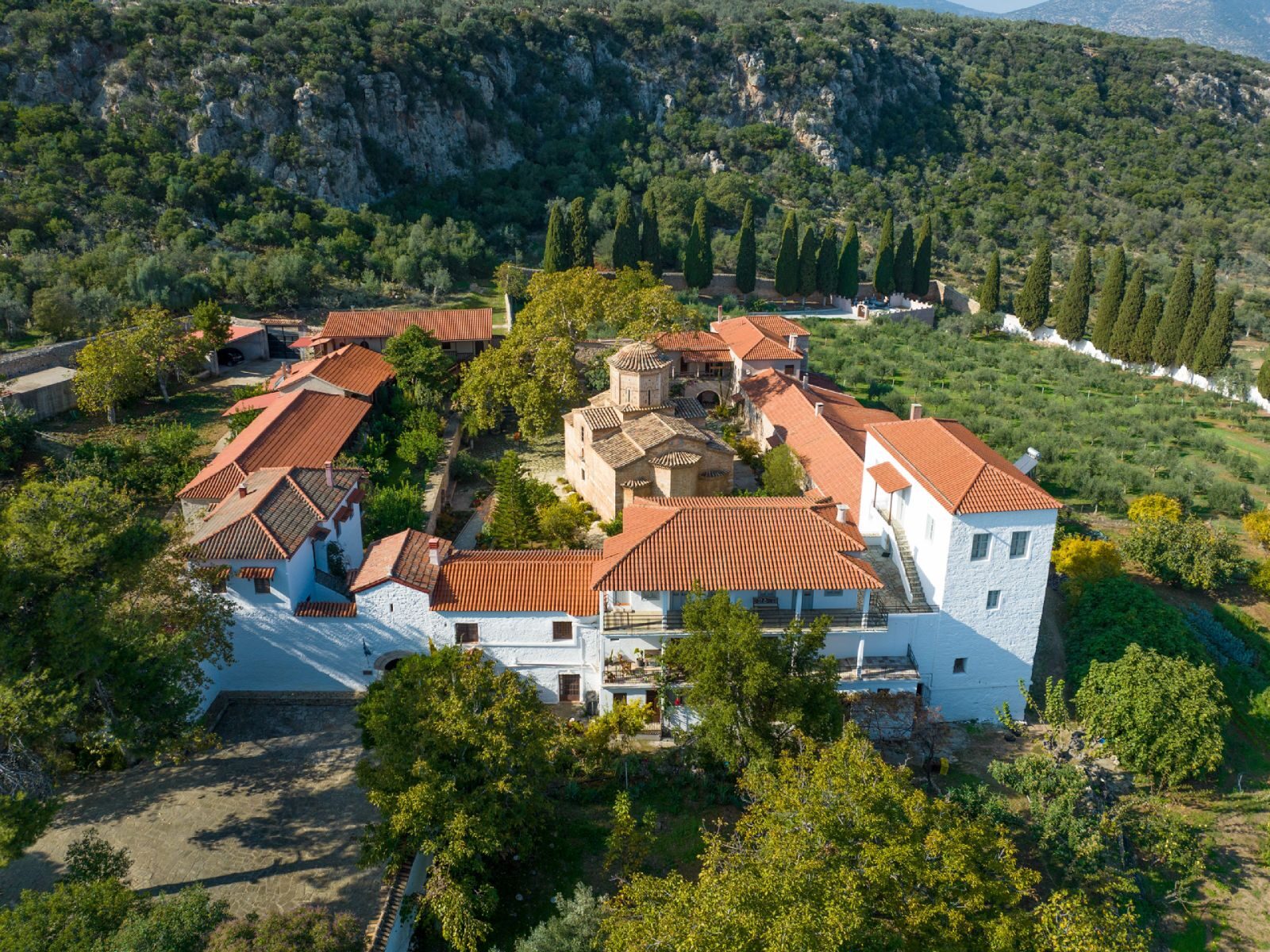 Ιερά Μονή Λουκούς