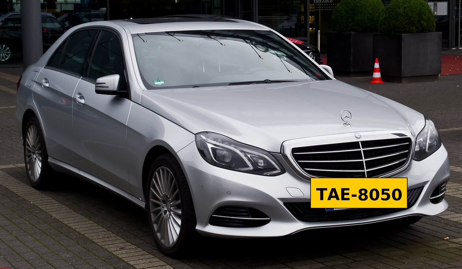 Mercedes E-Class - Astros Taxi